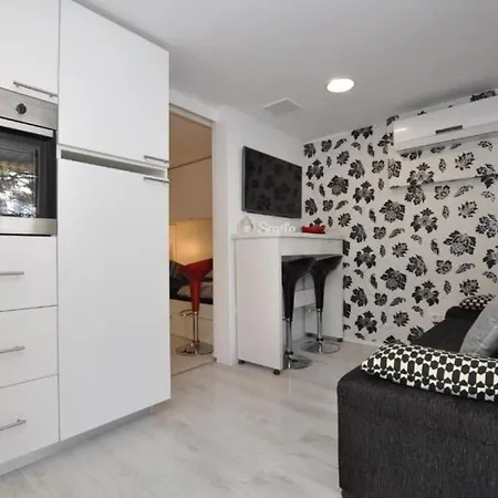 Eden Apartman *