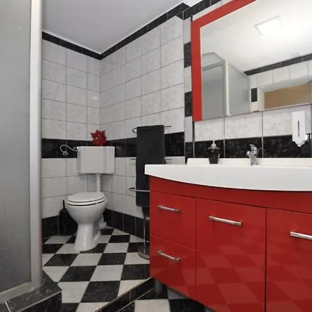 Eden Apartman *